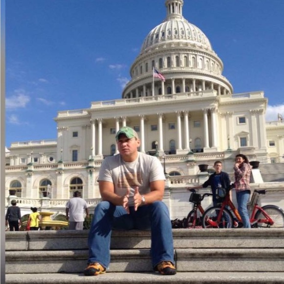 Meet your Posher, Carlos - Picture 2 of 3